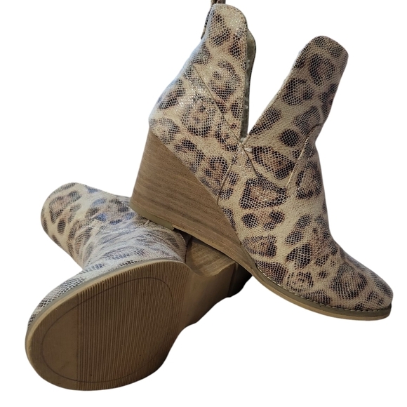 Very G Leopard Print Ankle Wedge Boots Size 8 Heel 3" - Picture 6 of 12